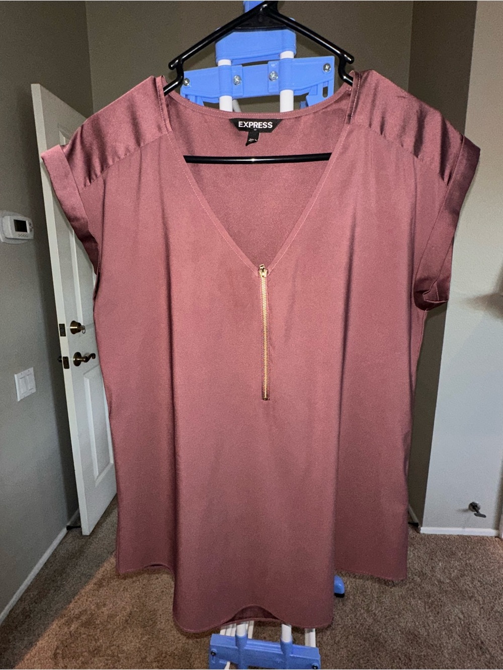 Express Women's Mauve Short Sleeve V-Neck Tunic with Gold Zip